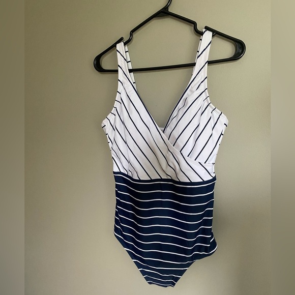 NWOT Kona Sol Swimsuit Full Coverage One Piece Striped Size L - Picture 5 of 12